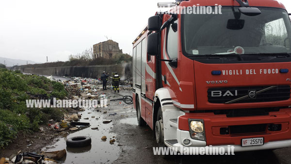 Incendio-Scordovillo1-21febbraio2014.jpg