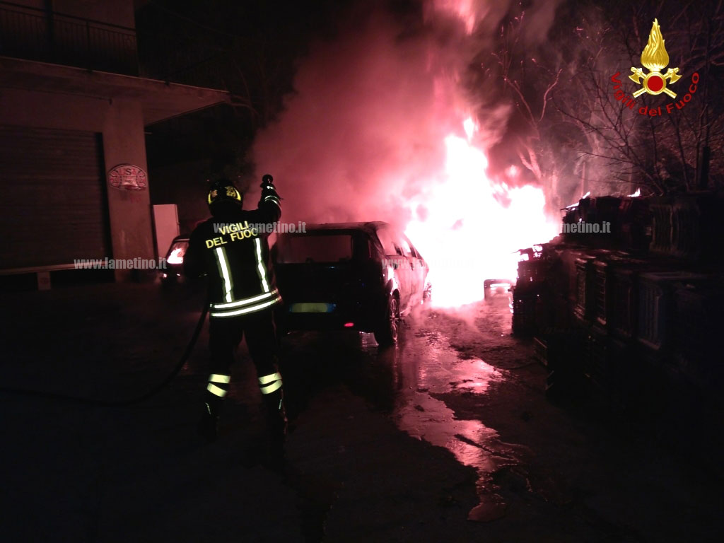 Incendio-auto-notte_cz_2.jpg