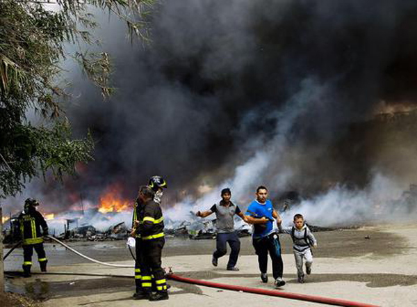 Calabria: Incendio in campo rom a Cosenza, si indaga sulle cause