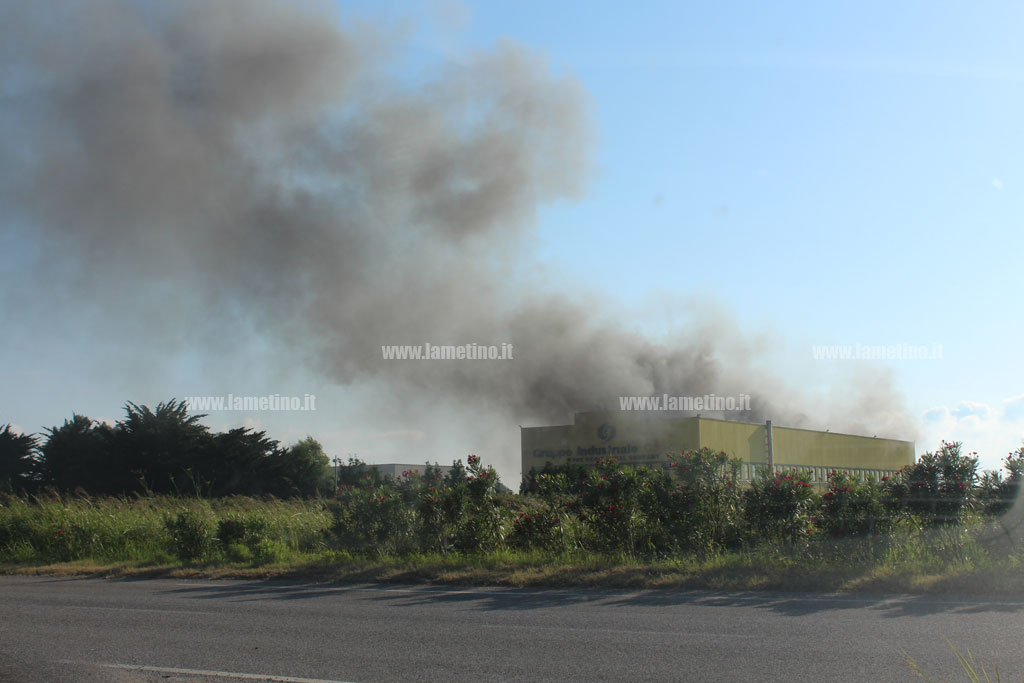Incendio-capannone_1.jpg