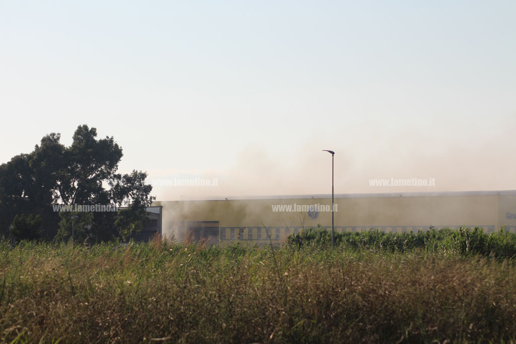 Incendio-capannone_5.jpg