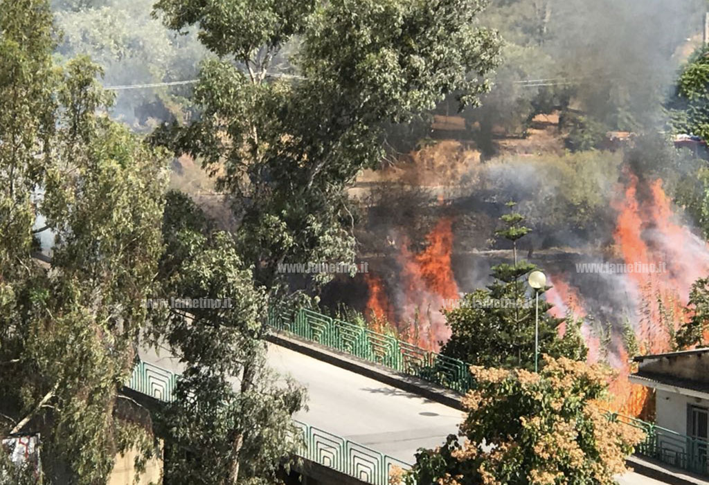 Incendio-fiume-1.jpg