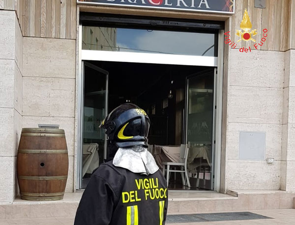 Incendio-locale-soverato_2.jpg