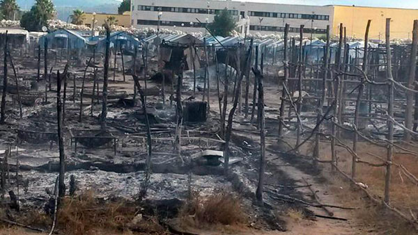 “Dopo incendio tendopoli a San Ferdinando, disastrosa situazione”, la denuncia di Medu e Amnesty su condizioni migranti
