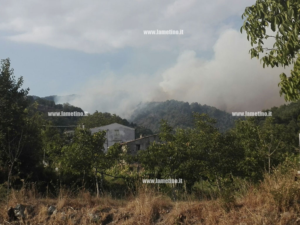 Incendio-san-mazzeo-caronte_1.jpg