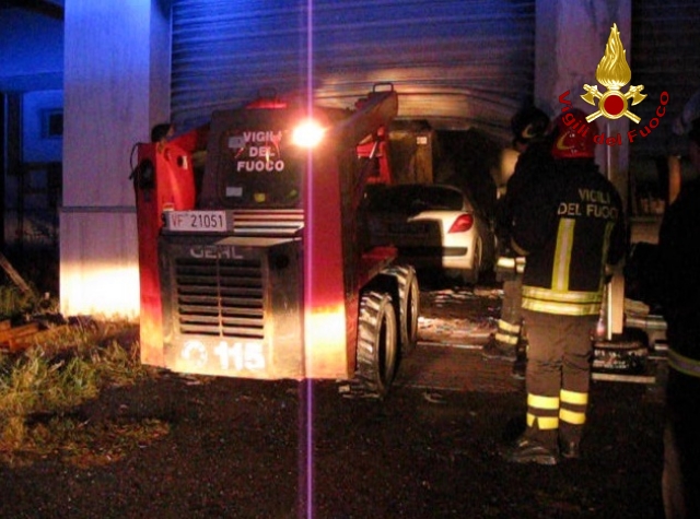 Incendio_deposito_05022012_2