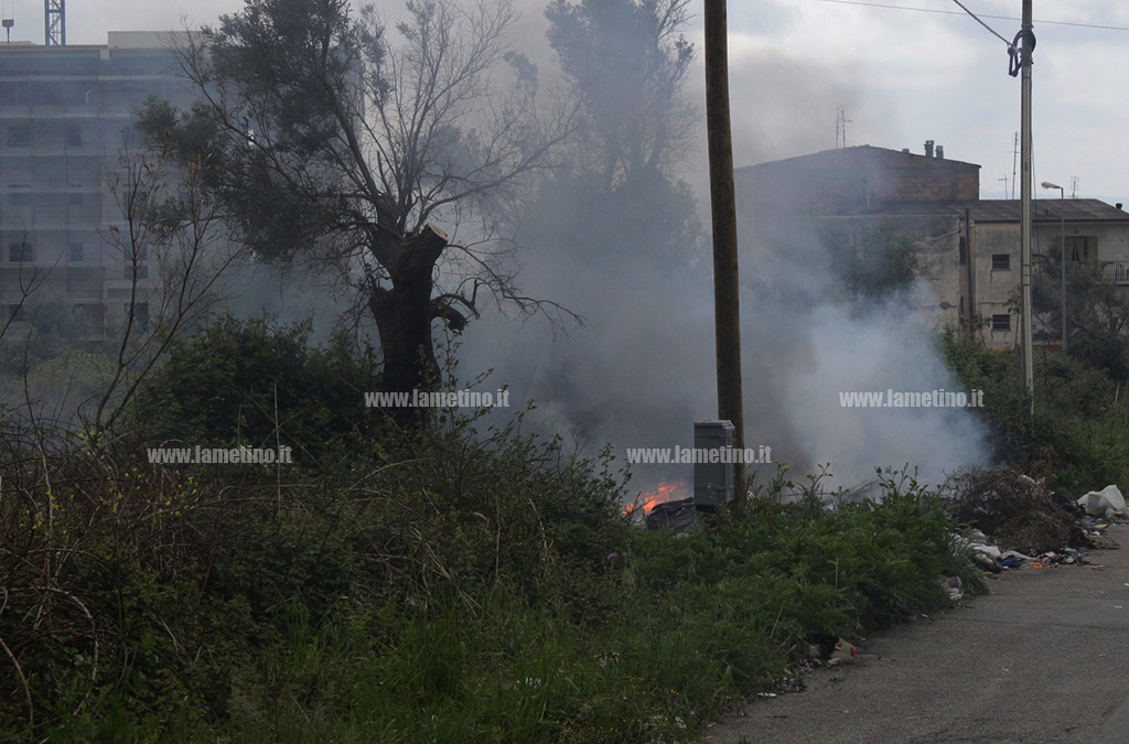Incendio_rifiuti-newton_1.jpg