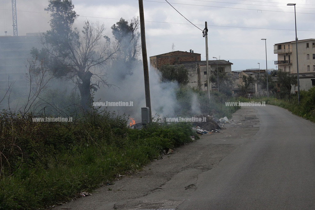 Incendio_rifiuti-newton_2.jpg