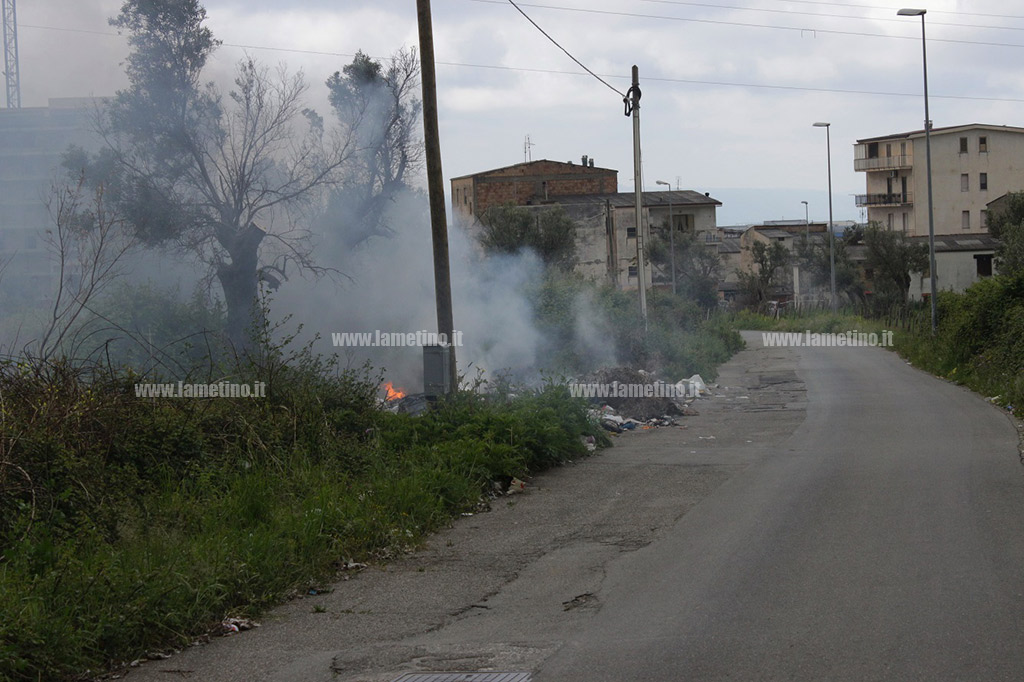 Incendio_rifiuti-newton_3.jpg