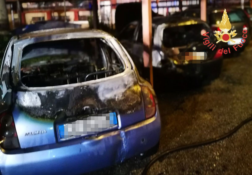 Incendio_tre-auto-piazza-kennedy_3.jpg
