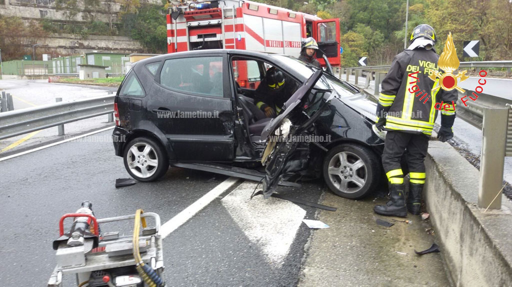 Incidente su ss 280 in galleria Sansinato, ferite due donne