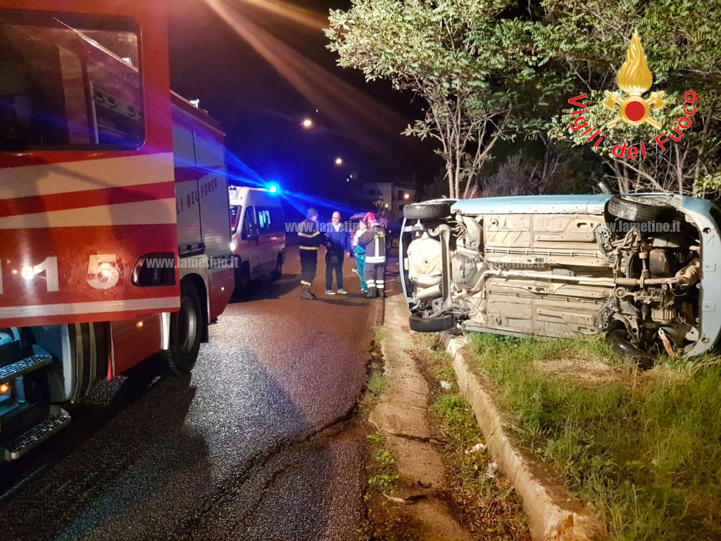Incidente a Soverato: auto si ribalta, ferite due ragazze