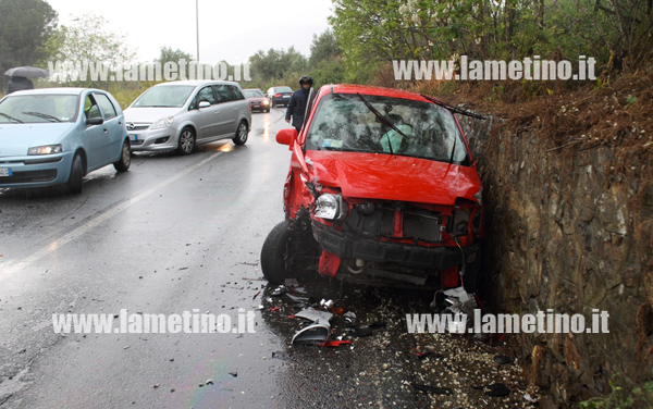 Lamezia: Incidente vicino cimitero in contrada Macchione