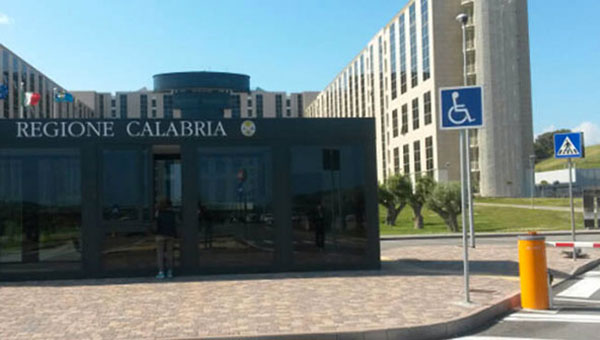 Col fucile in sede Regione per un corso, panico alla Cittadella