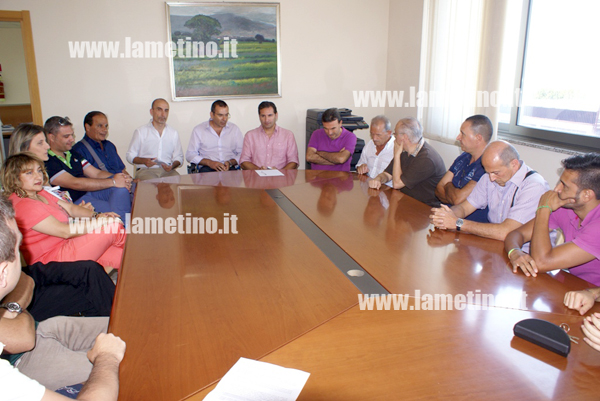 Incontro-sindaco-e-comitato-piazza-d-armi-2013-luglio-2.jpg