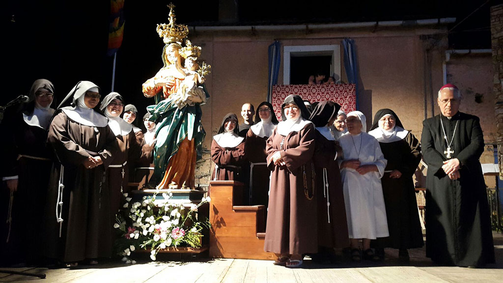 Incoronata-Madonna-di-Conflenti-2mila-persone-in-preghiera-per-vittime-del-sisma5.jpg