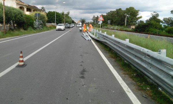 Installazione-nuove-barriere-SS-106-Jonica.jpg