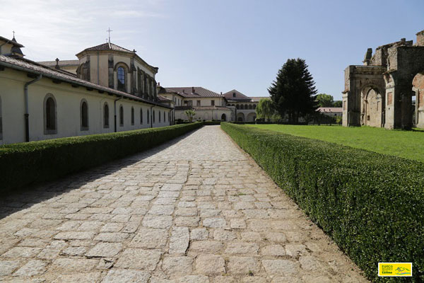 Interno-Certosa-Serra-San-Bruno.jpg