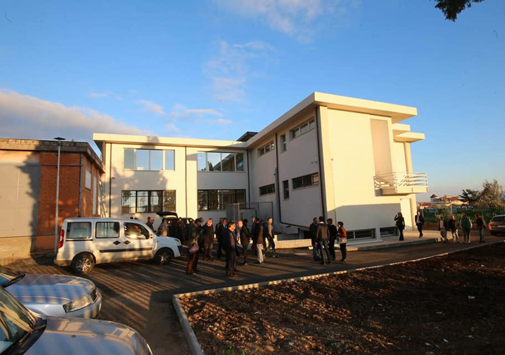 “Scuole Sicure 500”, tour di Oliverio negli istituti calabresi: da Aiello Calabro a Lamezia passando per Falerna