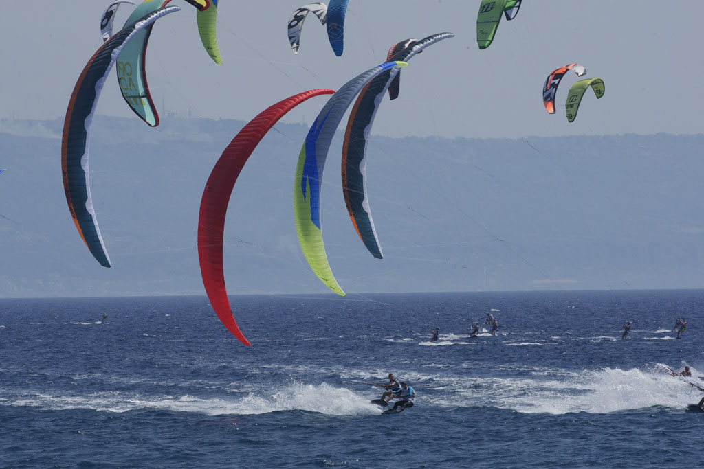 Europeo Kitesurf a Gizzeria, alla fine della quarta giornata di gare si delineano i possibili vincitori del titolo