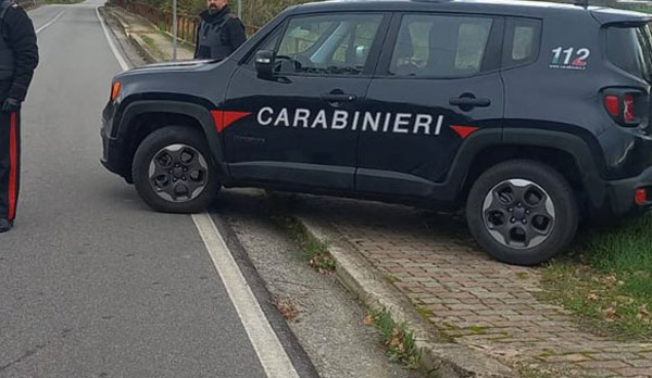 Maltratta la moglie, figlio minorenne chiama i carabinieri: arrestato 47enne nel Cosentino
