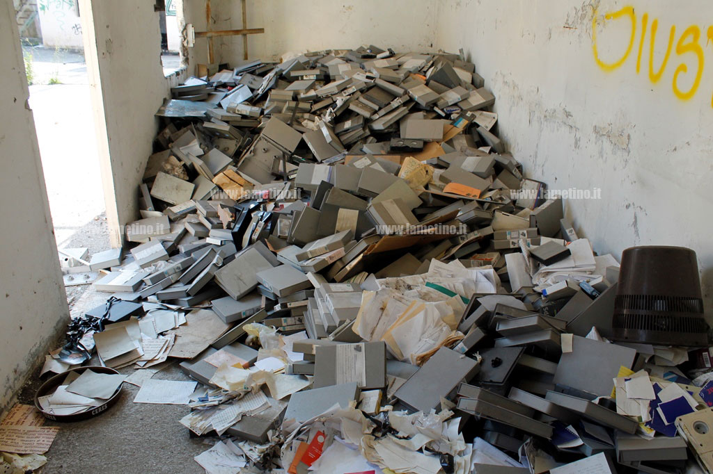 LE-TANTE-MIGLIAIA-DI-CASSETTE-ANCORA-DEPOSITATE-IN-UN-LOCALE-foto10.jpg