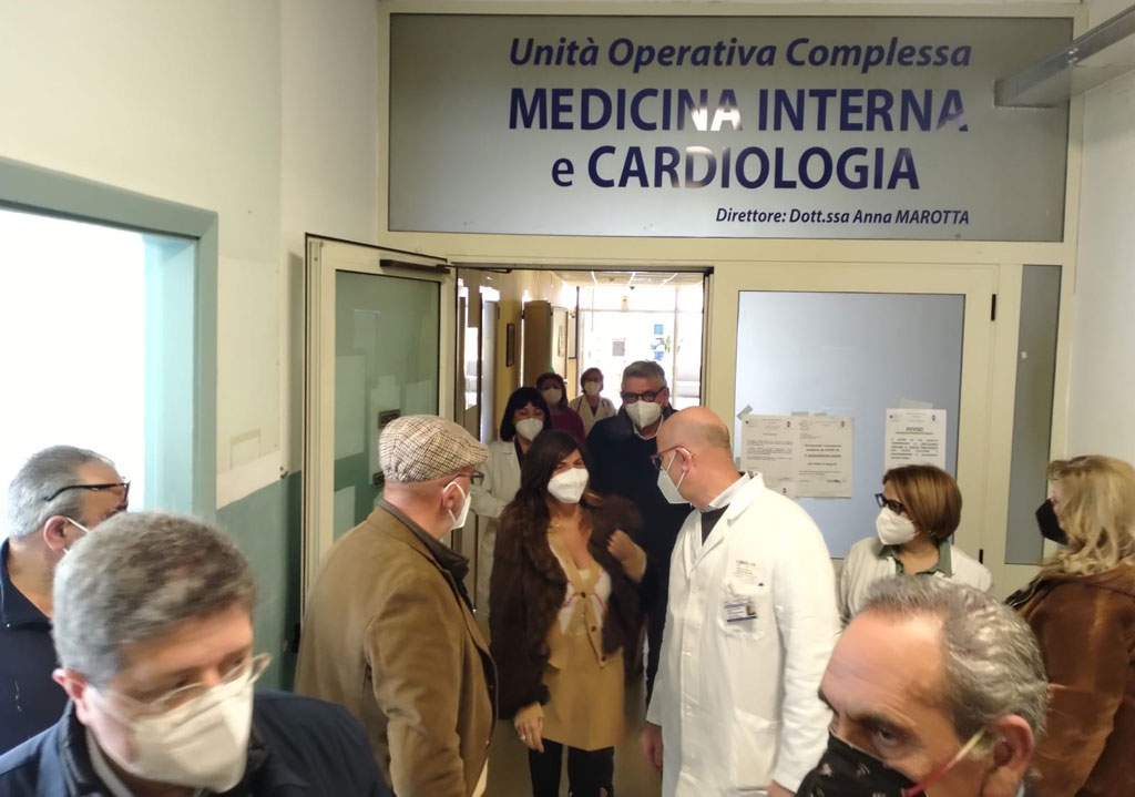 Visita all'ospedale di Soveria Mannelli per la consigliera Loizzo: "Struttura ben tenuta e organizzata"