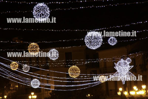 Lamezia: Accese le luci sul natale in città