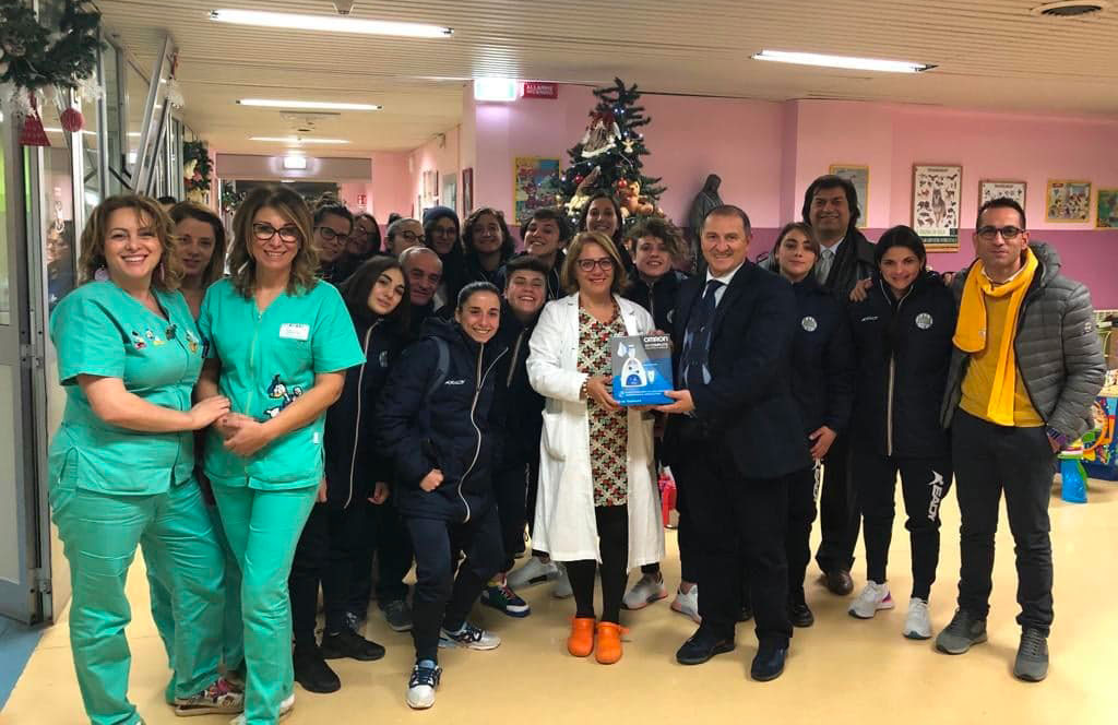 Lamezia, Royal team in visita nel reparto di pediatria: donato nebulizzatore