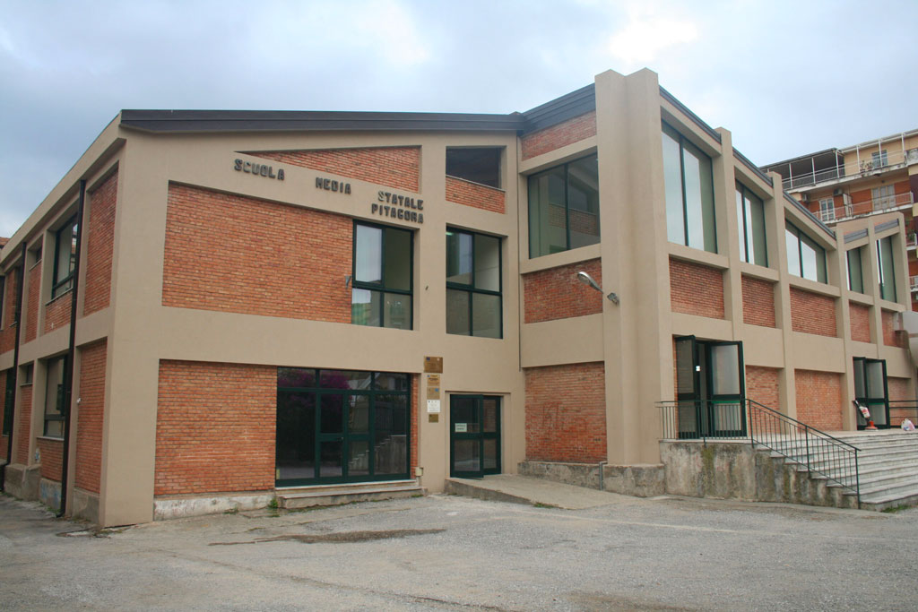 La-scuola-secondaria-Pitagora-di-Lamezia_5fdf7.jpg