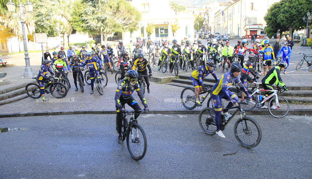 Lamezia-flash-mob-e-pedalata-per-la-sicurezza-in-ricordo-degli-otto-ciclisti-a-12-anni-dalla-strage--ad4d68_1fba8.jpg