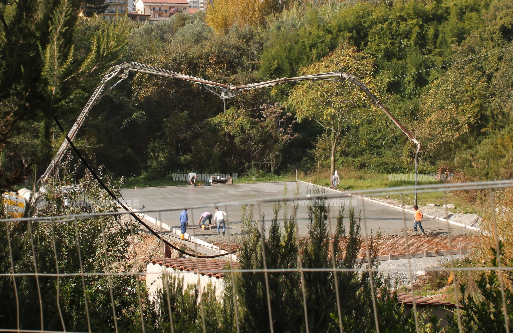 Lamezia: dopo l’incendio, lavori di sistemazione su terreno “Villaggio della Carità”