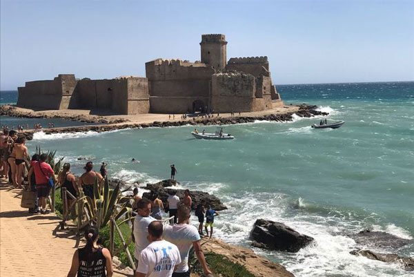 Trovato corpo studente 20enne scomparso in mare a Le Castella