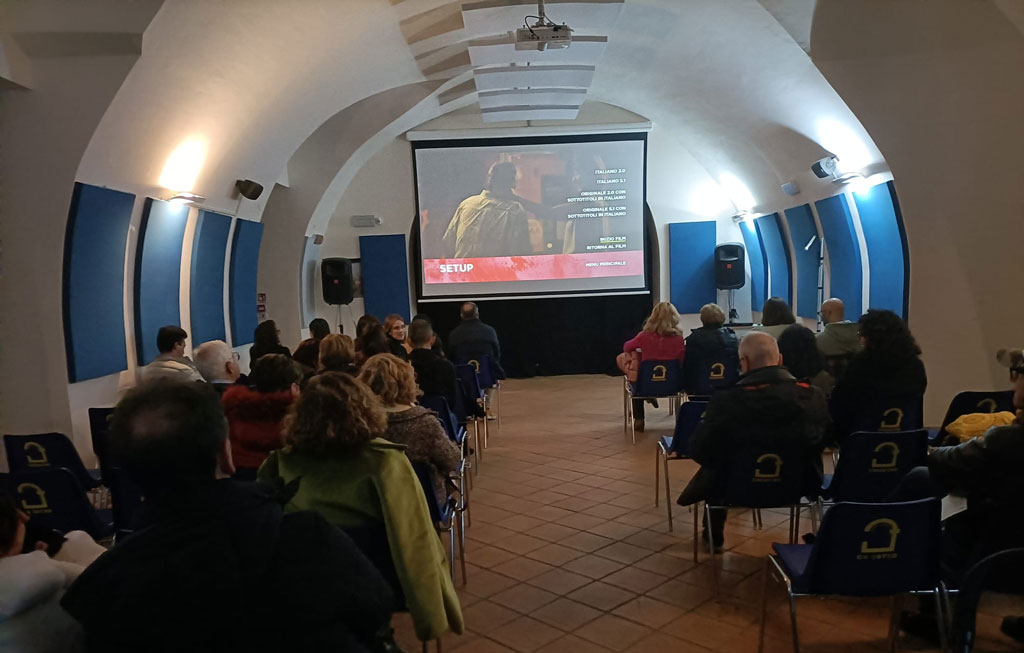 Le-proiezioni-nella-sala-del-Chiostro-di-San-Domenico_cda27.jpg