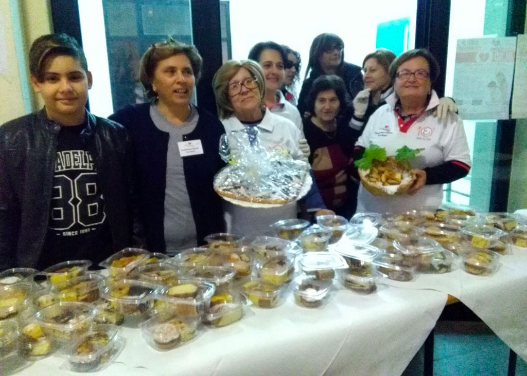 Le-signore-che-hanno-preparato-i---dolci-della-festa.jpg