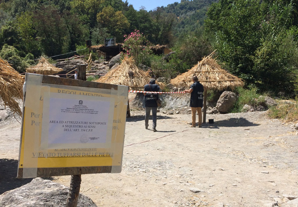Scoperto lido balneare abusivo in alveo torrente nel cosentino, area sequestrata e una denuncia