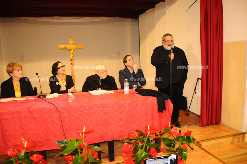 Lo-moro-libro--2024-12-30-at-19.51.00_42fd3.jpg