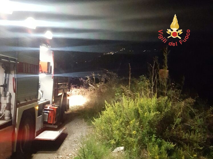 Era caduto in un dirupo l'88enne scomparso nel catanzarese, salvato dai Vigili del fuoco