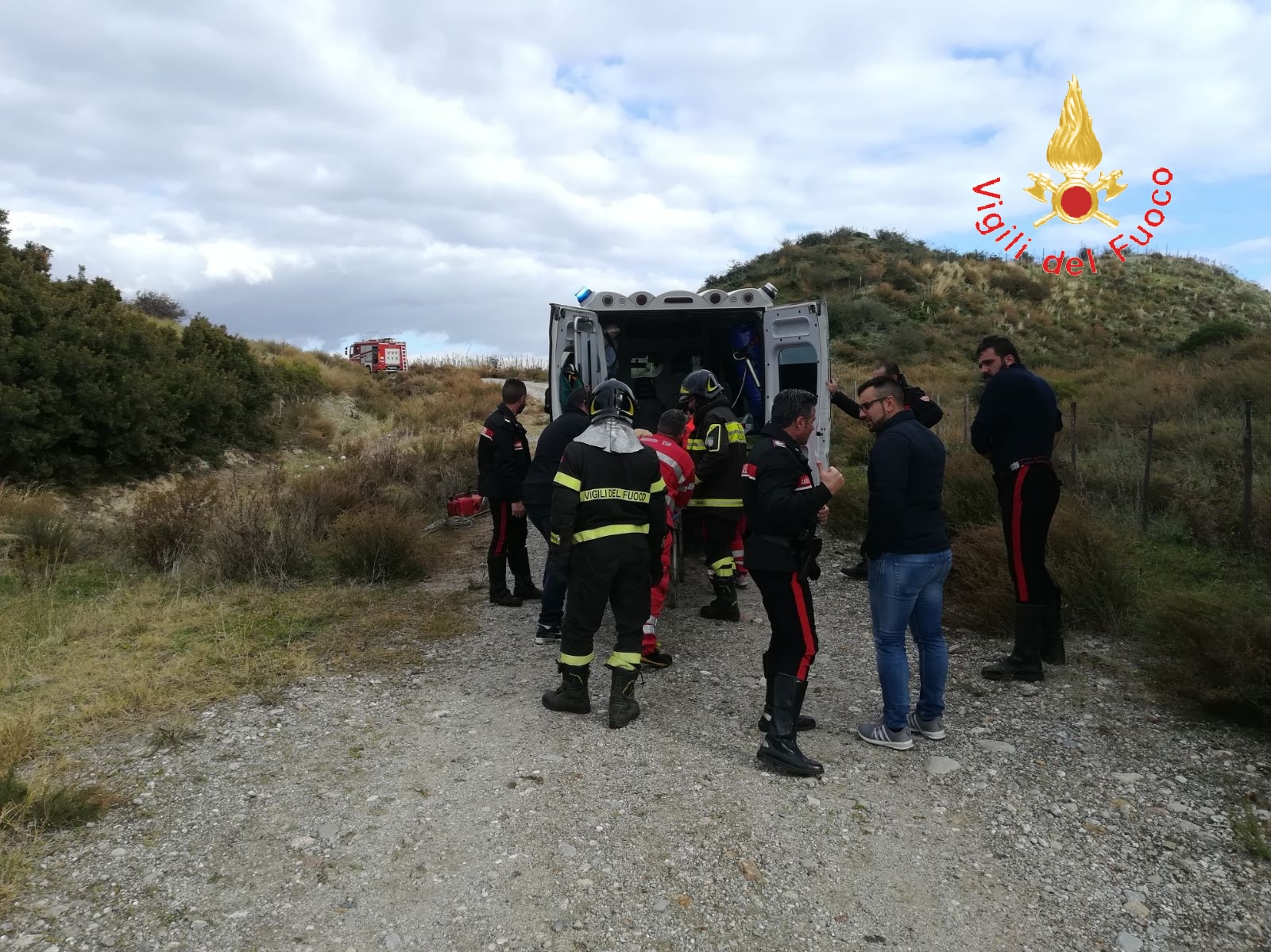 Cade in un dirupo a Catanzaro, salvato dai vigili del fuoco