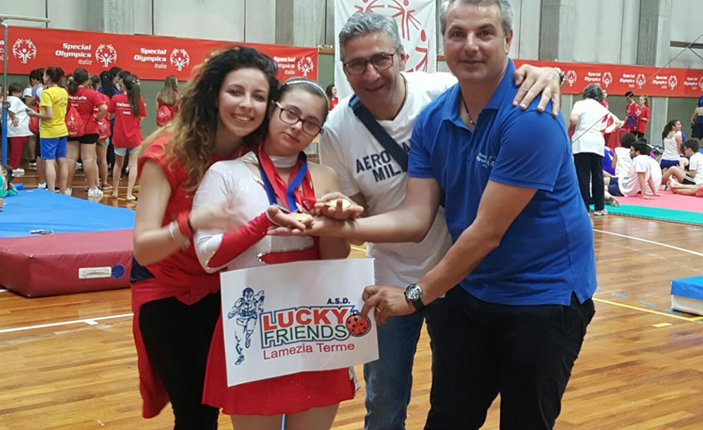 Lucky-Friends_Miriam-Mollinaro_4.jpg