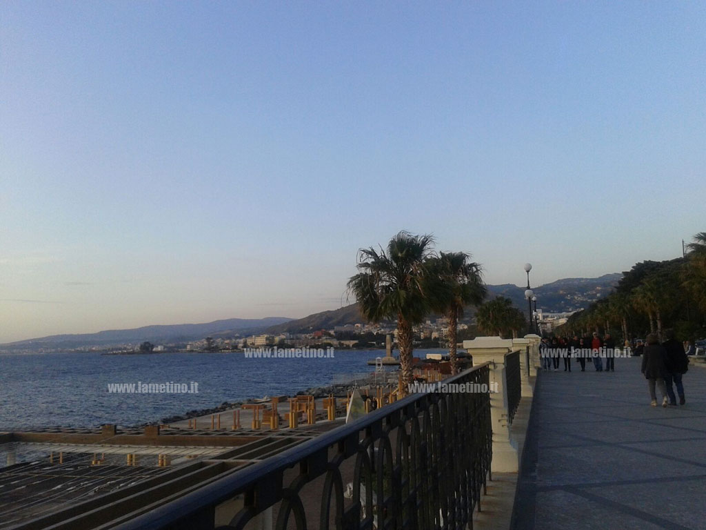 Sequestrati gazebo lungomare Reggio, titolari non pagavano tassa 