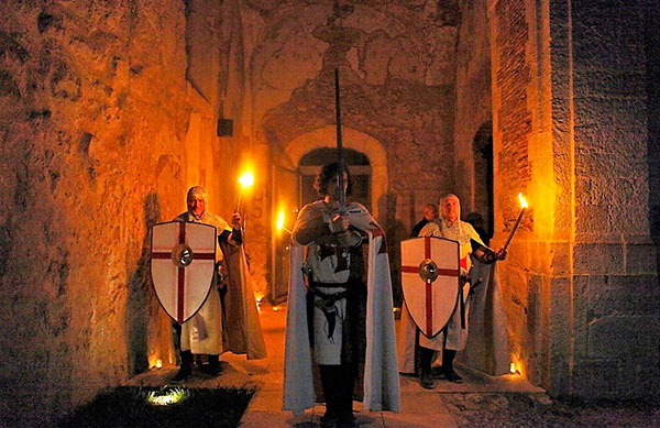 Lamezia, spettacolo "Àntica, La Corona della Consapevolezza" su corso Nicotera