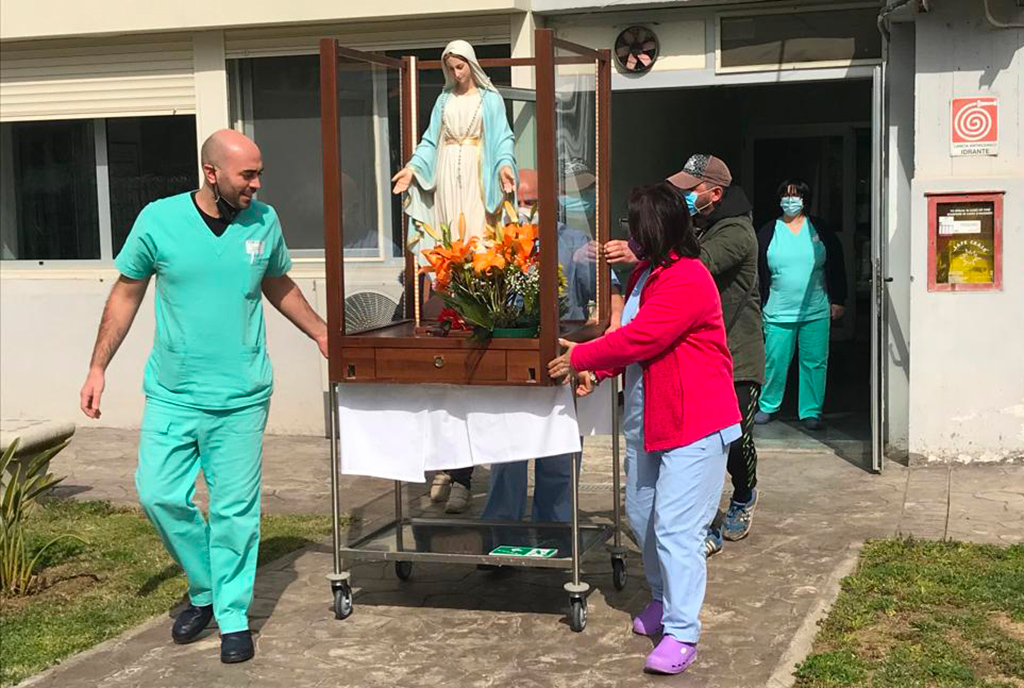 Lamezia, visita della statua pellegrina della Medaglia Miracolosa ai degenti di psichiatria dell'ospedale