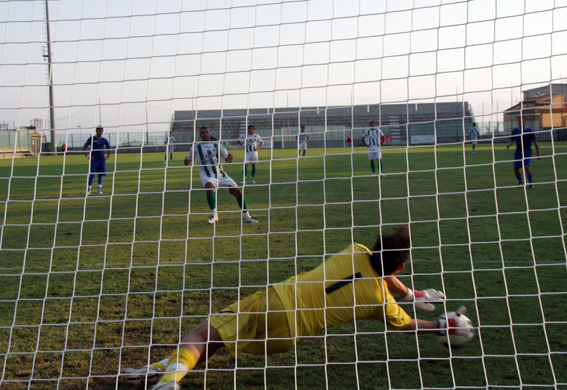 MANGIAPANE_SCIUPA_IL_CALCIO_DI_RIGORE