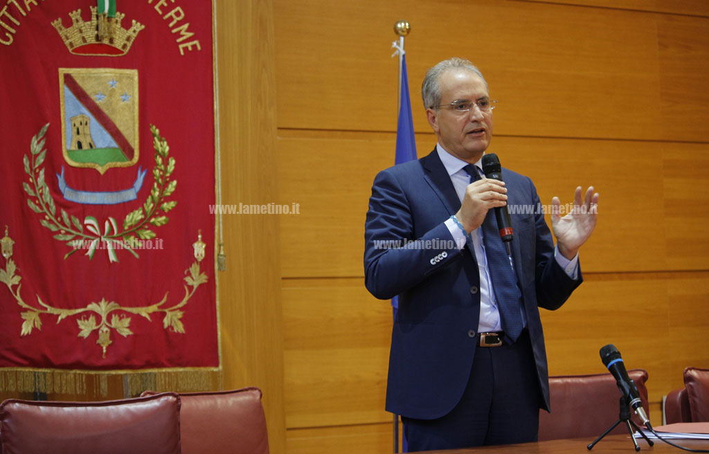 Lamezia, sindaco Mascaro: "Scioglimento del consiglio sarebbe un attentato alla democrazia"
