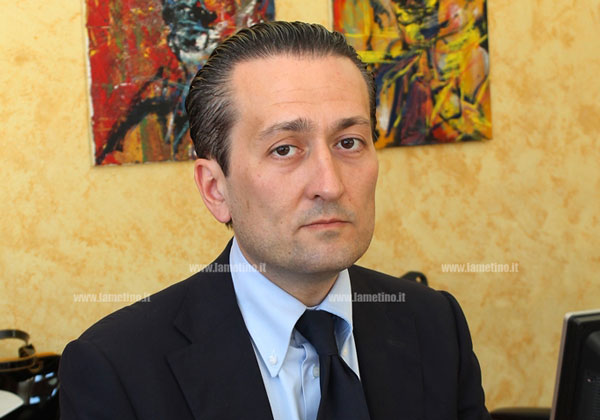 Lamezia, si dimette l'assessore Massimiliano Carnovale
