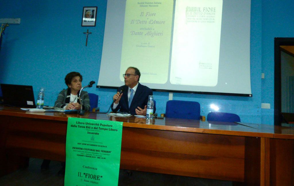 Professore Cozzitorto parla de "Il Fiore di Dante Alighieri" a studenti di Soverato