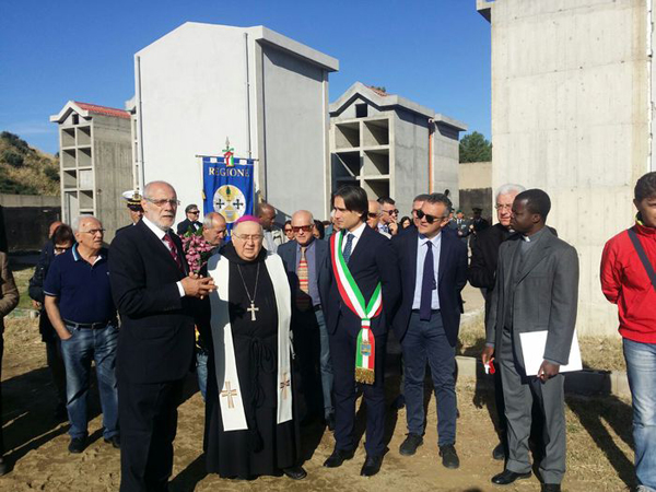 MIGRANTI-MARE-CIMITERO-RC2.jpg