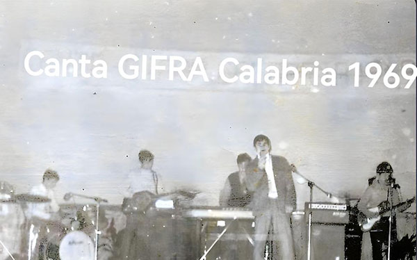 Rivive la storia della band lametina “4ʹ Dimensione” il 13 aprile all’Antico Mulino delle Fate