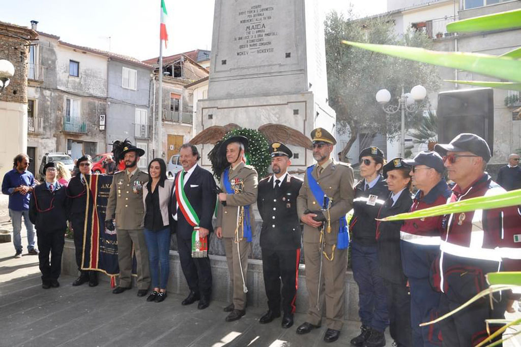 Maida-4-novembre-autorit-civili-e-militari_cd7cb.jpg